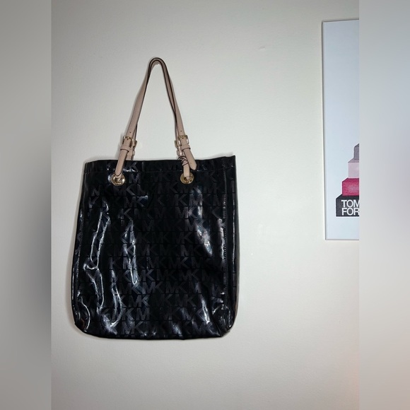 Michael Kors Black Jet Set Pocket Leather Tote Bag - Picture 11 of 11